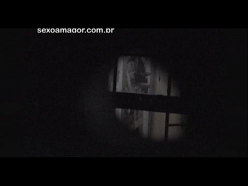 ❤️ Ka hopukina pukutia a Blondie e tetahi kaitirotiro takiwa e huna ana i muri i nga pereki tuwhera ☑ Video Fucking  i a matou